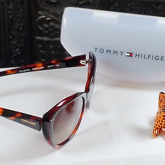 Women's Tommy Hilfiger Sunglasses - Picture 3 of 4